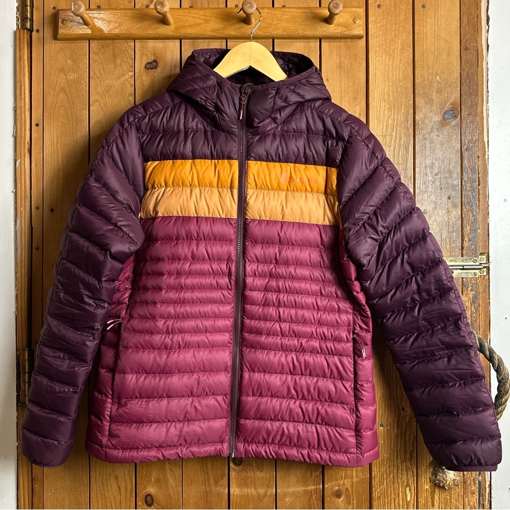 Cotopaxi Fuego Down Hooded Jacket Women’s Size Medium in “Blackberry and Jam”